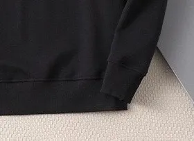 🅿️220 brand [LV Louis Vuitton] (good news for fat people) 2025ss autumn latest long-sleeved round-neck sweatshirt, on sale simultaneously on the official website. Refreshing and breathable. Made of top Tencel Roman. Comfortable and soft. 3D three-dimensional clarity. Super fashion sense. Great for gifting and keeping for yourself. Size: M-5XL (can wear up to 220 pounds)